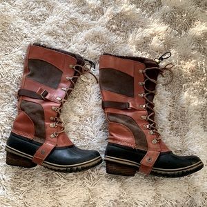 Sorel women’s black and brown leather lace up snow boots size 8
